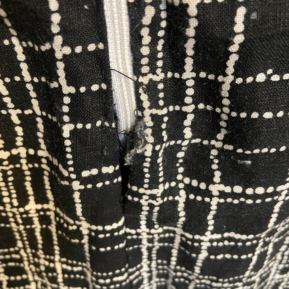 Fitted, midi dress - gorgeous and classic, size small - Picture 3 of 3